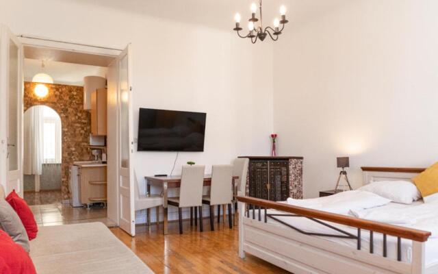 Cheerful 2BR Apartment - suitable for Longstays