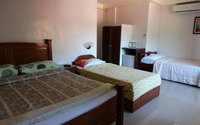OYO 621 De Loro Inn