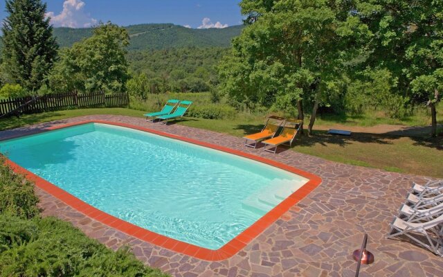 Majestic Farmhouse in Lucignano With Swimming Pool