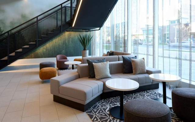 Courtyard Montreal Laval