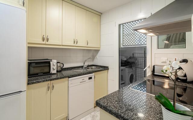 PR45- Beach front apartment Puerto Banus