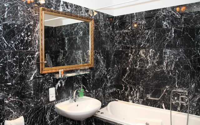 King Charles Boutique Hotel Residence