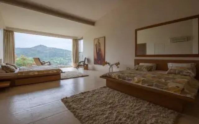 The Glass House by Vista Rooms