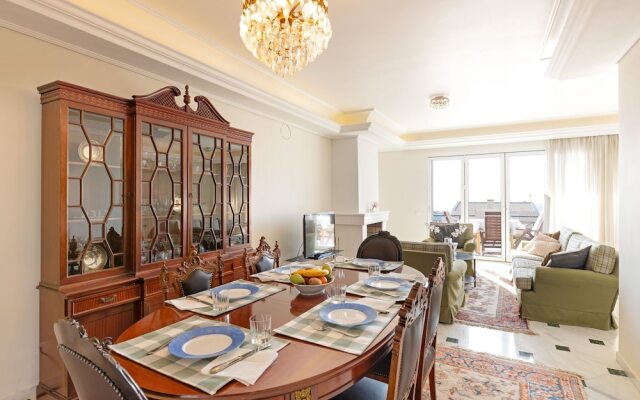 Lovely Family Holiday Home in Saronida Attikis near Beach