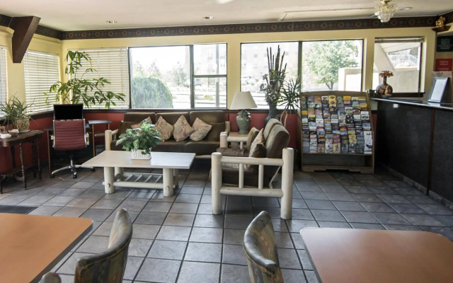 Super 8 by Wyndham Albuquerque Downtown