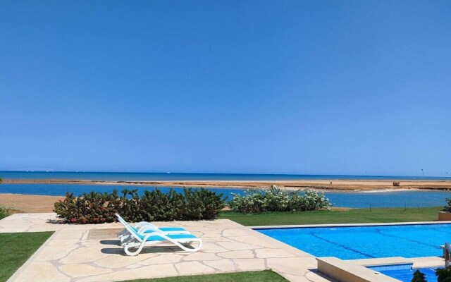 luxury half villa sea view team