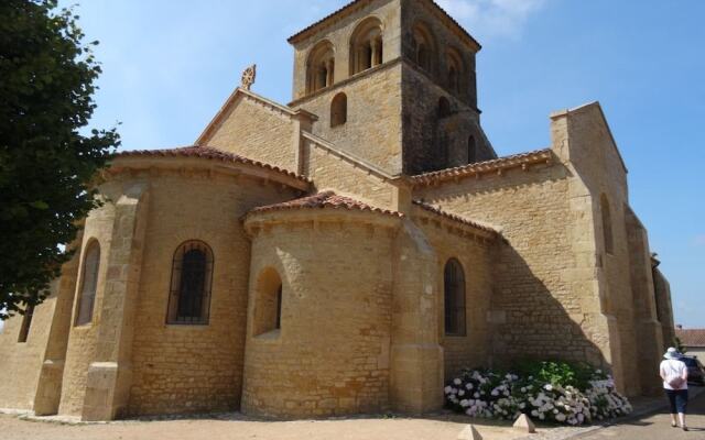 Apartment With one Bedroom in Bourg-le-comte, With Furnished Garden