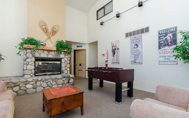 Silver Bear 21 Updated, Light and Bright, Walk to Canyon Lodge and Gondola by RedAwning