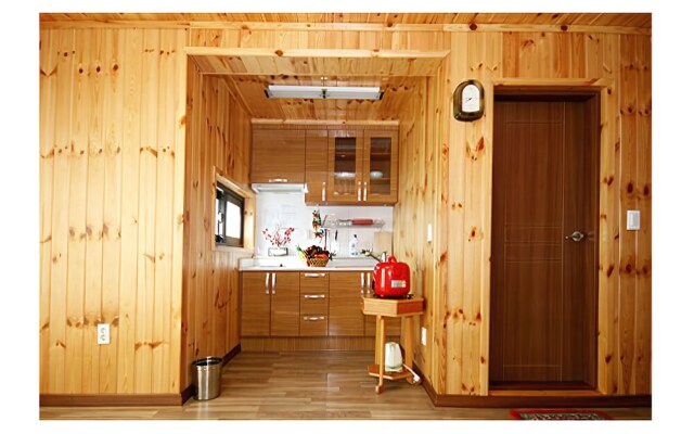 Gyeongpo Sanbada Pension