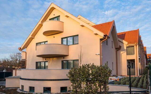 Kistücsök Food & Room