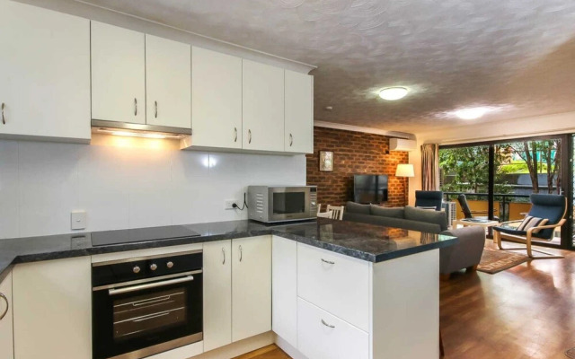 2 Bedroom St Lucia Apartment close to UQ and CityCat