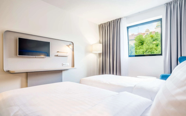 Superior room (full double bed and twin beds) (king size bed)