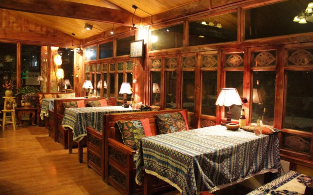 Mai Zhu Kung Gar Hotel