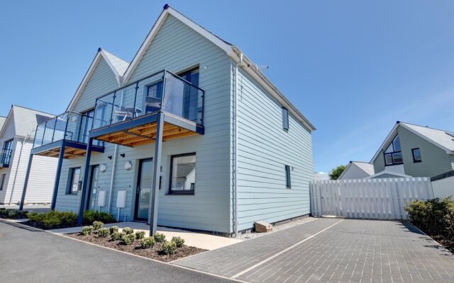 Modern Holiday Home in Westward Ho Near the Sea