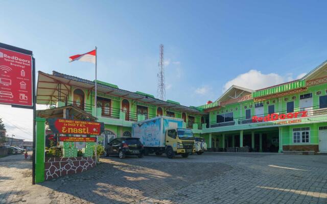 RedDoorz Syariah Hotel Enasti Berastagi