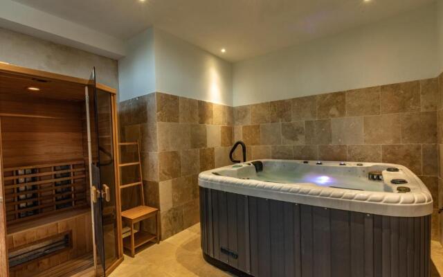 Le Castel Pierre - Maison privée 4 étoiles - 18 personnes