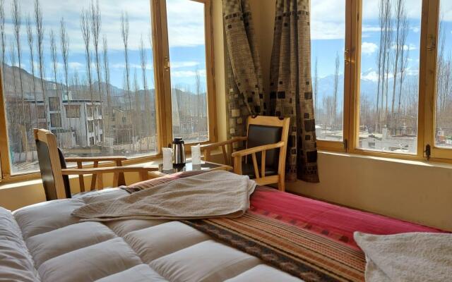 Hotel Khakshal Chubi