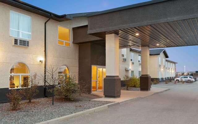 Days Inn & Suites by Wyndham Thompson