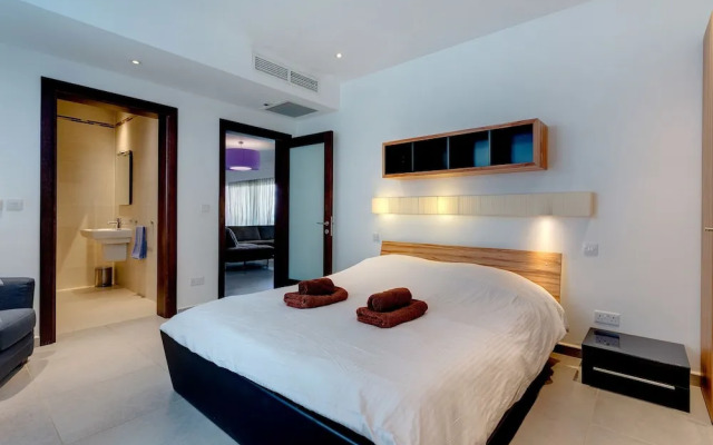 Seaview Apartment In Fort Cambridge, Sliema