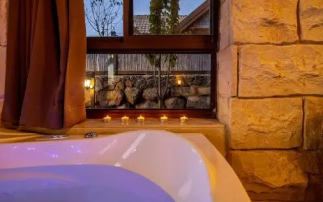 Gilad Cabins