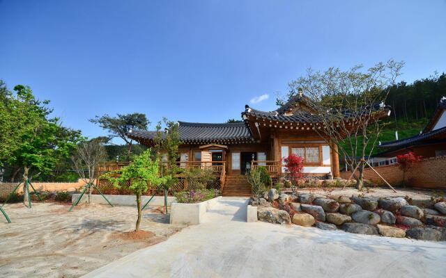 Yeosu Hanulchaeok Pension