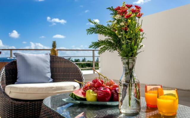 Luxurious & Central Condo In Playa Steps From The Beach