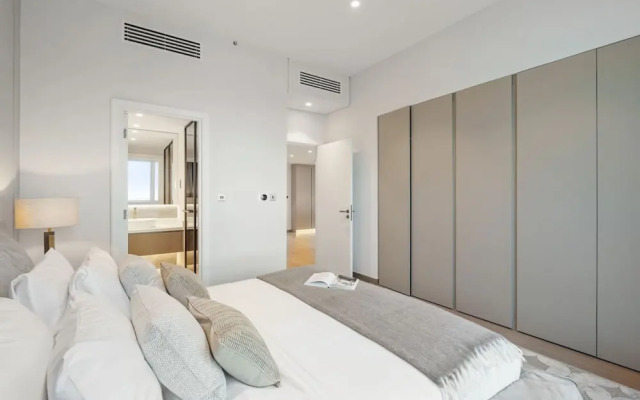 Waterfront 3BR Apt Direct Access to Nakheel Mall