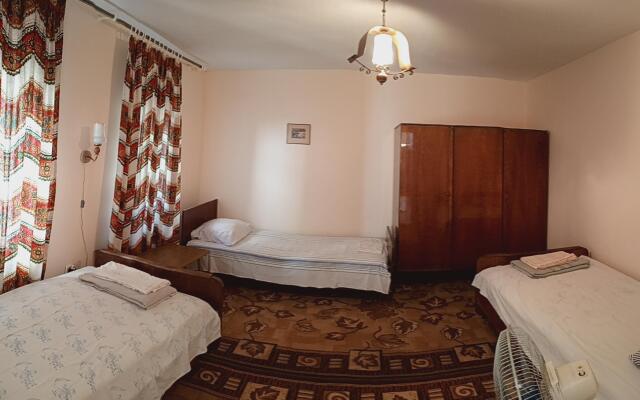 The guest house is Cozy