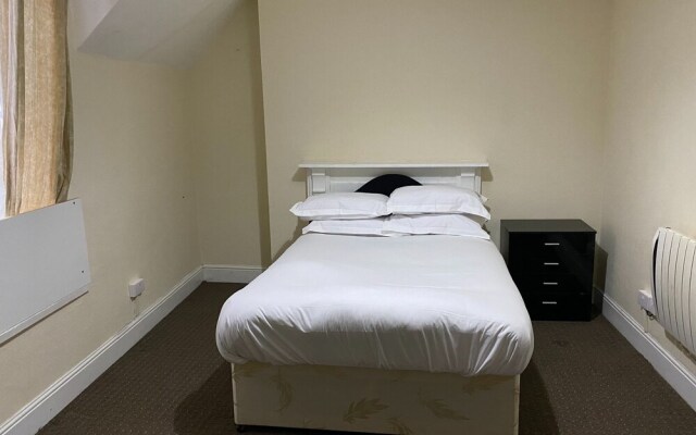 OYO Newport Lodge