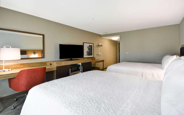 Hampton Inn & Suites Detroit/Warren