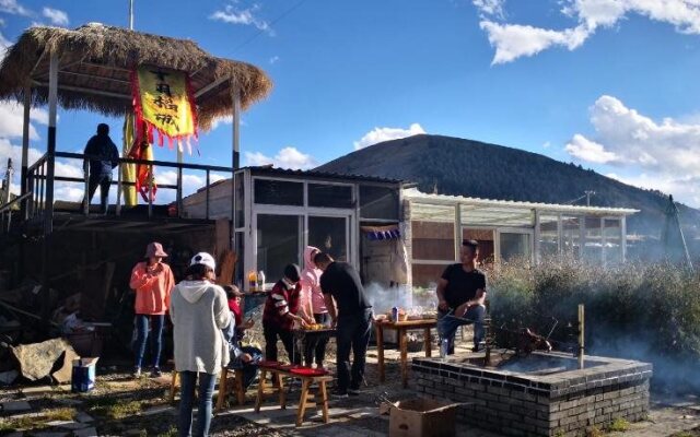 October Daocheng Youth Hostel