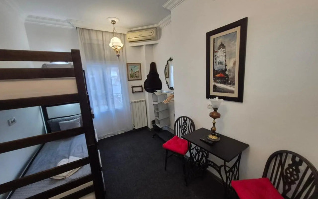 Authentic Belgrade Centre Hostel - Renovated Dec 2022