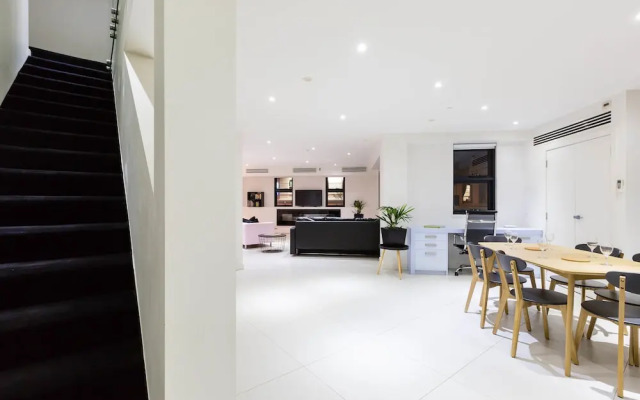 MADDISON, 3BDR Port Melbourne Apartment