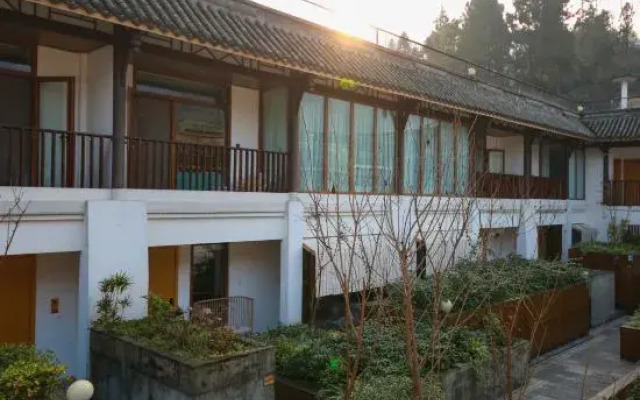 Hillside Spring Resort