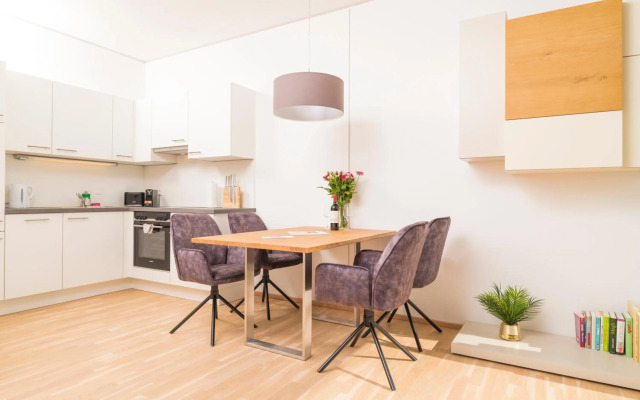 Triiiple Tower Dream Apartments with Rooftop-Summer-Pool by ichbucheAT