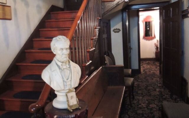 Historic Farnsworth House Inn