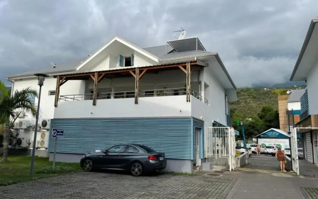 Saint-leu Réunion centre ville T3 Duplex meublé