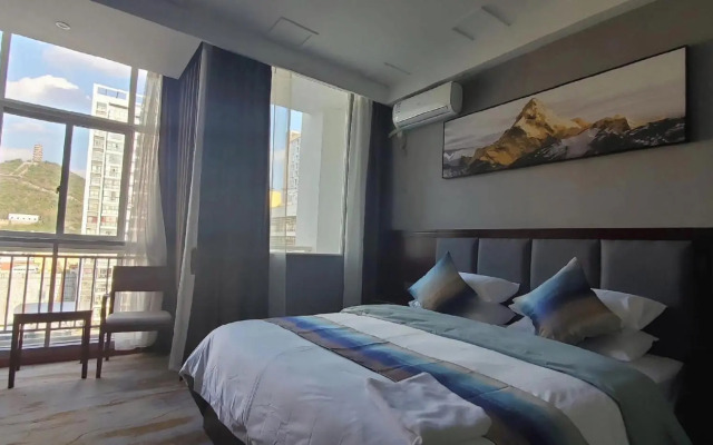 Longcheng Business Hotel