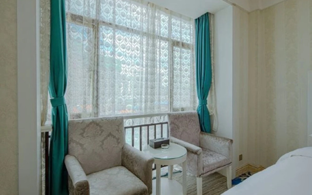 Vienna Hotel (Liuyang River Bridge Pedestrian Street)