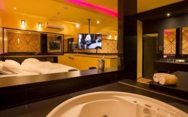 Tout Motel (Adults Only)