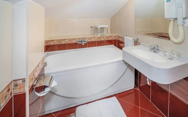 Hotel Dobrovit