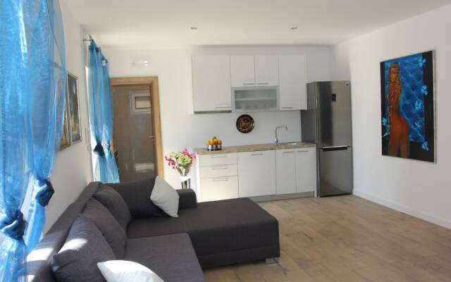 Apartment House Vitaic