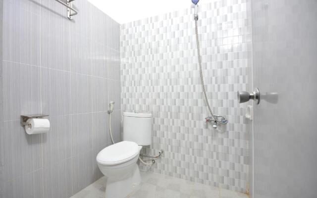OYO 1303 Golden Inn 2
