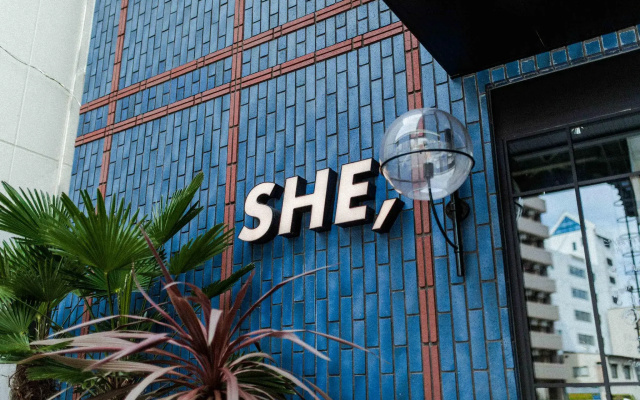 She, Osaka