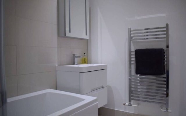 1 Bedroom Flat Next to Greenwich Station