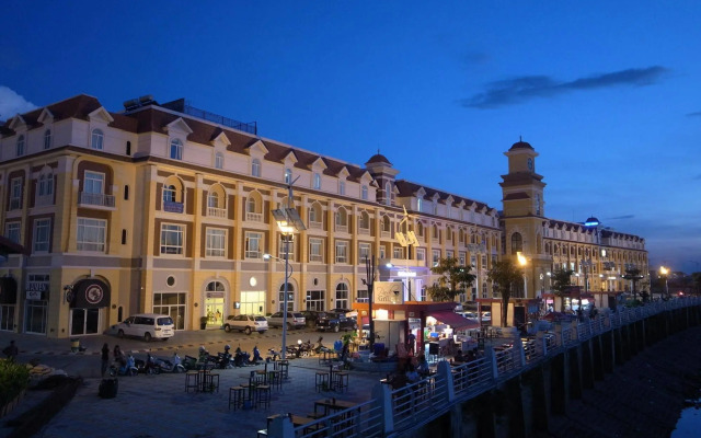 K9 Riverside Hotel