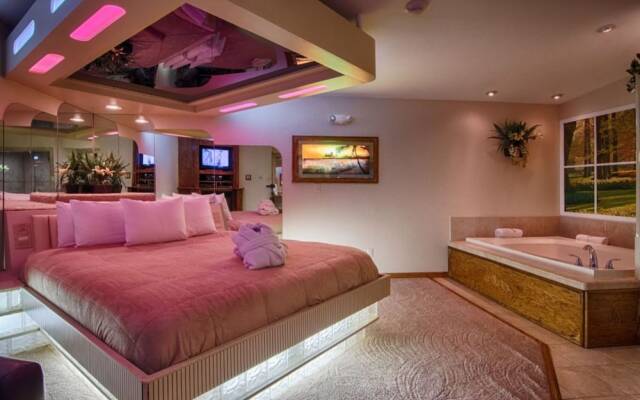 Sybaris Pool Suites Indianapolis