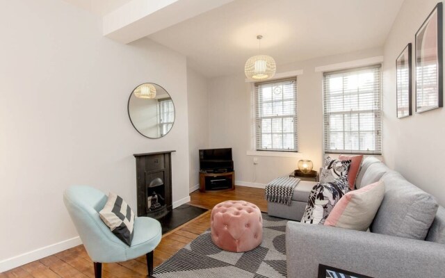 Unique & Stylish Grassmarket Apt - Close to Castle