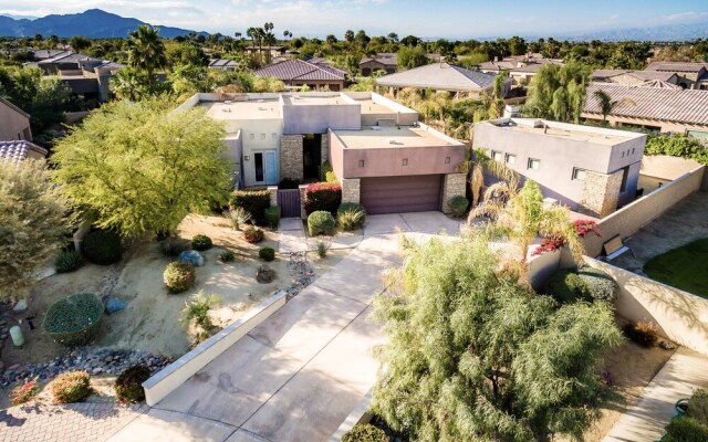 Whispering Palms by AvantStay | WALK TO COACHELLA | Pool & Hot Tub | Sleeps 16!