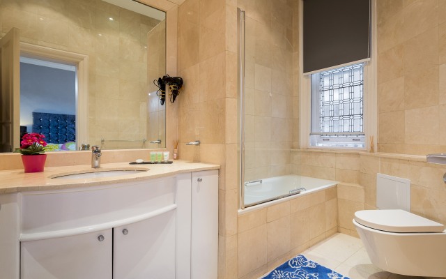 5-bedroom next to Selfridges